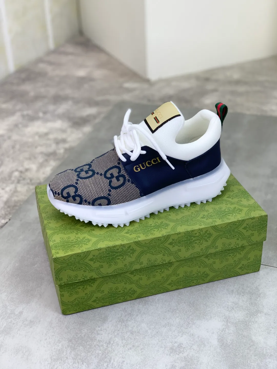 Men's shoes 💰P460💰[New style]🆘 Gucci [GUCCI] classic fashion high-top men's shoes, synchronized with counters, exquisite workmanship, exquisite color matching, the upper is made of original soft double G calfskin Gucci webbing ➕ first-layer pigskin lining ➕ pigskin feet The lasts made according to the original version are quite attractive both on the foot and in the placement. There is no need to explain the good style, the workmanship is superior, quality determines everything, absolutely versatile, code number: 38-44, 2️⃣colors🉑️ to choose from
